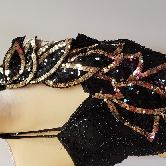 Vintage SZ6  black beaded silk with gold  Sequent leaves.    E98 - Picture 2 of 12